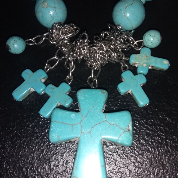 C 💟HARMING!/ TORQUOISE CROSS NECKLACE 💗 - Picture 3 of 8